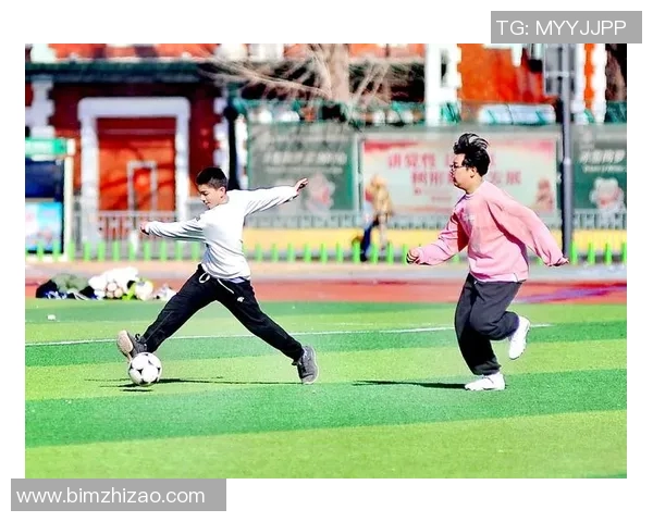 青岛足球明星齐聚跑男舞台展现激情与团队精神的精彩瞬间 青岛足球明星齐聚跑男舞台展现激情与团队精神的精彩瞬间